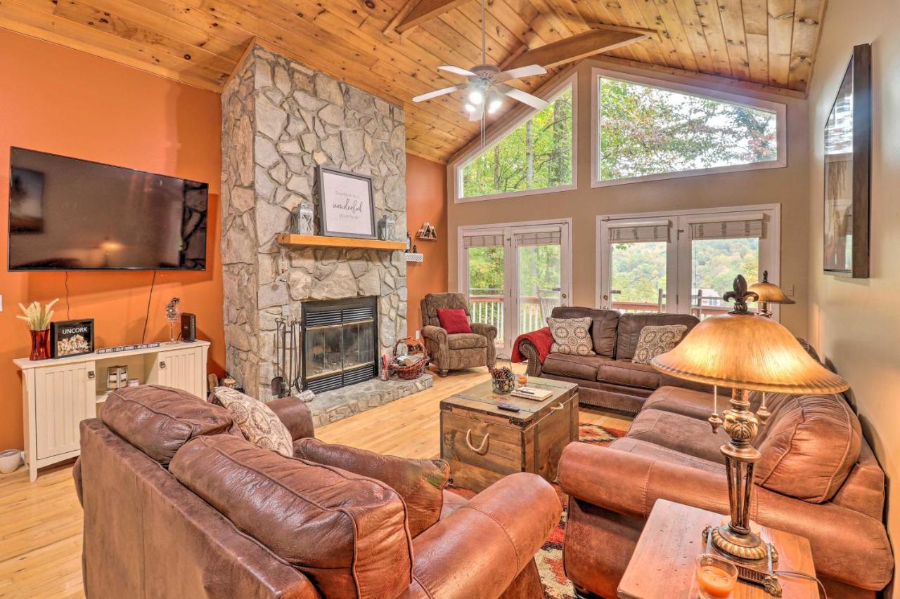 Rustic Red Cabin With Deck In Maggie Valley Club! Zewnętrze zdjęcie