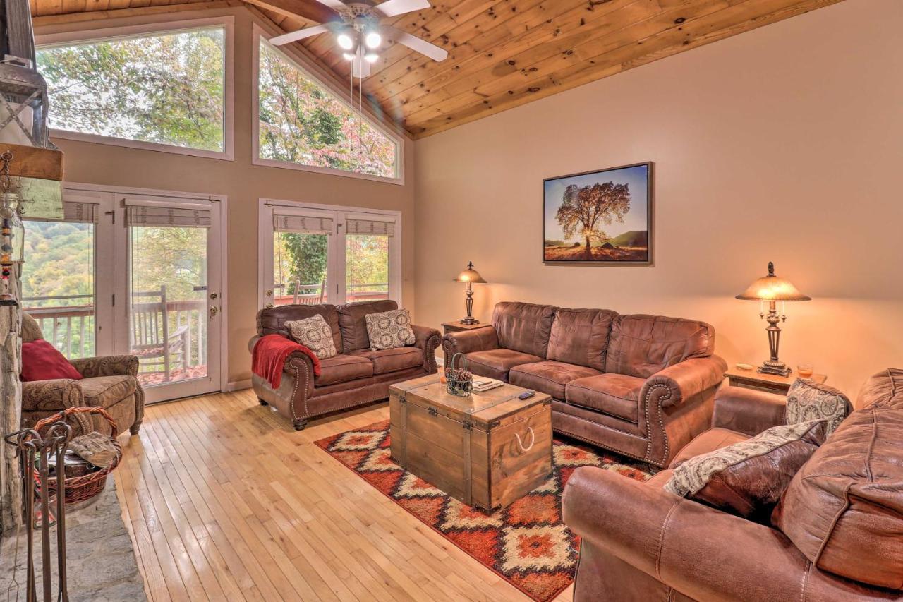Rustic Red Cabin With Deck In Maggie Valley Club! Zewnętrze zdjęcie