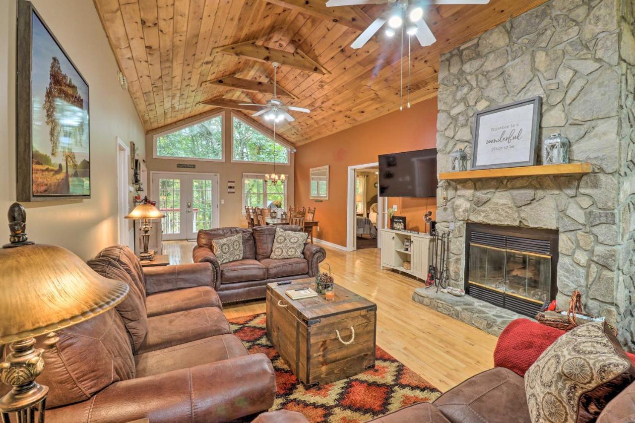 Rustic Red Cabin With Deck In Maggie Valley Club! Zewnętrze zdjęcie