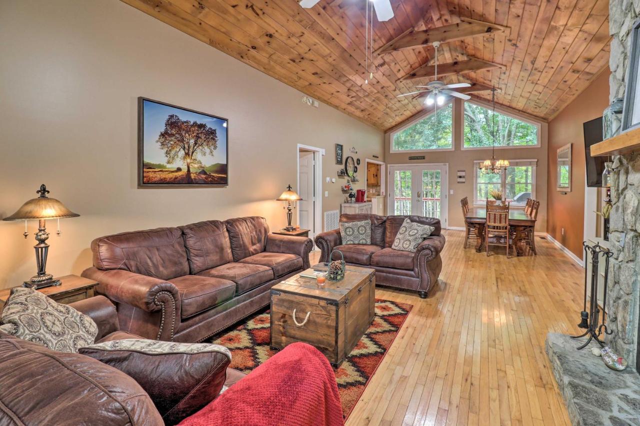 Rustic Red Cabin With Deck In Maggie Valley Club! Zewnętrze zdjęcie